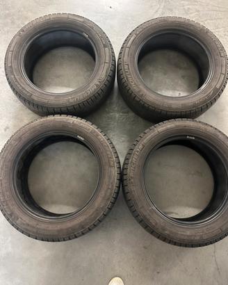 Pneumatici 215/60R17