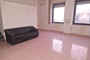 Capodichino- ampio ufficio