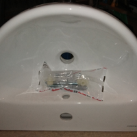 Piccolo lavabo sospeso