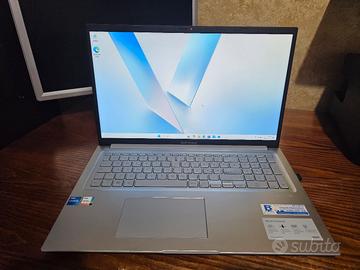 Asus VivoBook 17 i7 1tb 16gb RAM