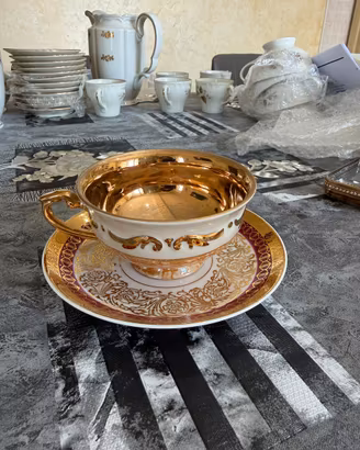 tazza oro e piattino