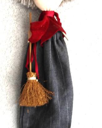 Bambola  " BEFANINA "  con Calza inizio anni 70