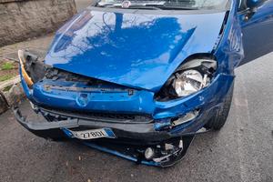 fiat punto incindentata