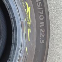 Gomme 315/70/22.5  anteriori