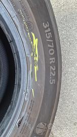 Gomme 315/70/22.5  anteriori