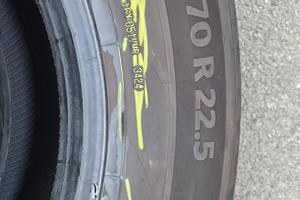 Gomme 315/70/22.5  anteriori