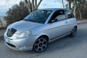 Lancia Ypsilon 1.3 Multijet 75cv Sport Momo Design