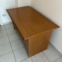Scrivania in legno