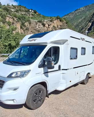 Camper semiintegrale  Pilote P706