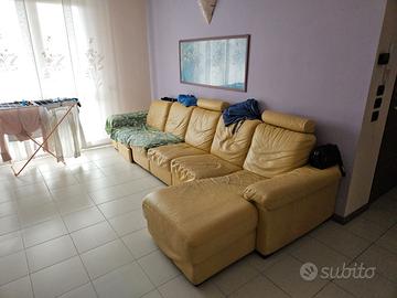 Divano in pelle pagato €8.000 nel 2016