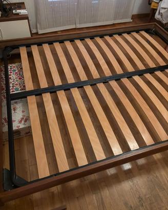 Letto matrimoniale con testata in legno