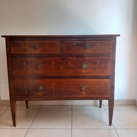 Cassettone antico intarsiato