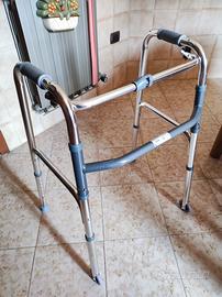 Deambulatore praticamente nuovo