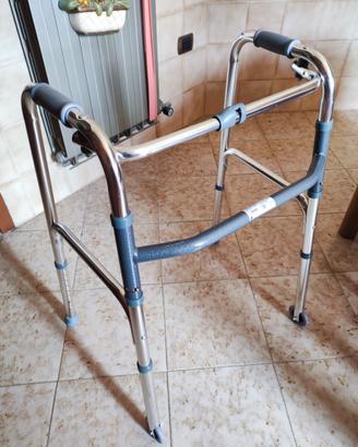 Deambulatore praticamente nuovo