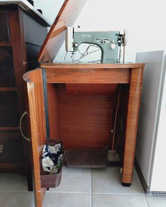 macchina da cucire  vintage anni 70