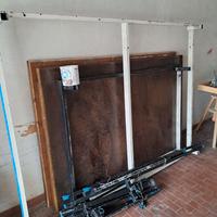 tavolo e cucitrice da sarta