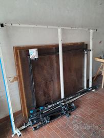 tavolo e cucitrice da sarta