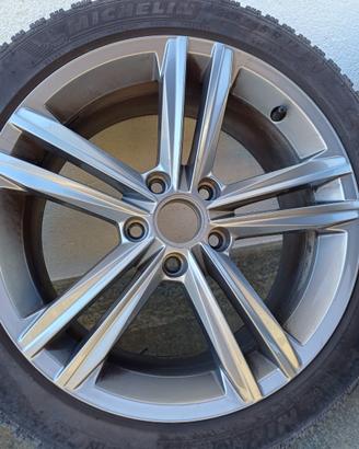 Cerchi in lega con gomme invernali Golf VII R-Line