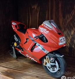 Modellino Ducati desmosedici 1/9