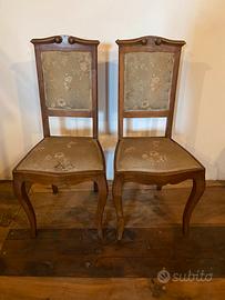 Paio di sedie vecchie