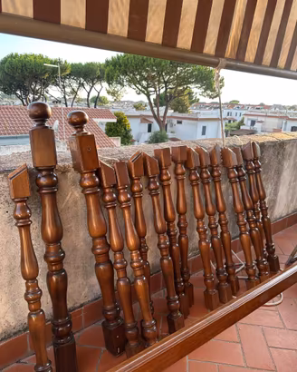 Balaustra in legno massello con colonnine tornite