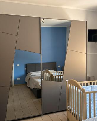 Camera da letto con letto contenitore