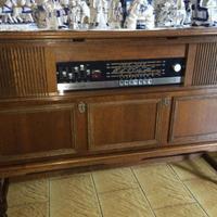 Radio con mobile antico