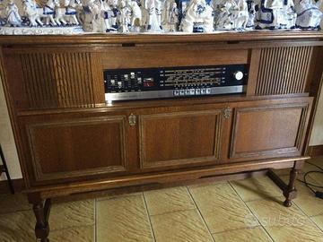 Radio con mobile antico