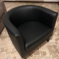 Poltroncina nera in ecopelle