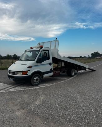 Carroattrezzi iveco daily