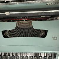 Macchina da scrivere olivetti lettera 32