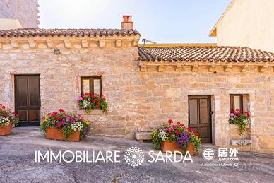 Stazzo ristrutturato nel centro storico - Luras