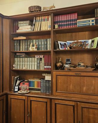 Libreria con angolo