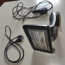Navigatore auto Navigon con 3 accessori perfetto