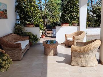 Set da esterno 5 posti con tavolino in rattan natu