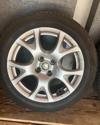 4 pneumatici e cerchi in Lega Alfa Romeo 16”