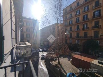 4 LOCALI A NAPOLI