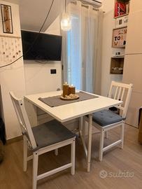 Tavolo salva spazio + 2 sedie ikea