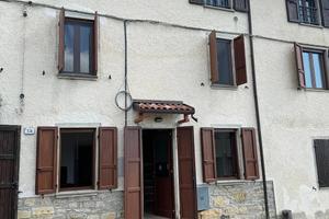 Porzione di casa con giardino