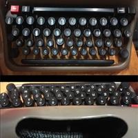 Macchina da scrivere OLIVETTI