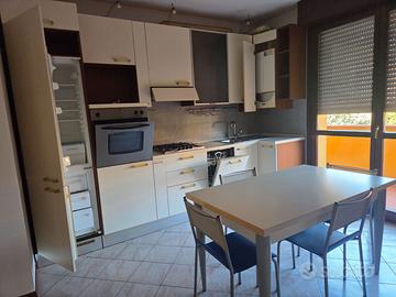 cucina usata completa di elettrodomestici e mobile