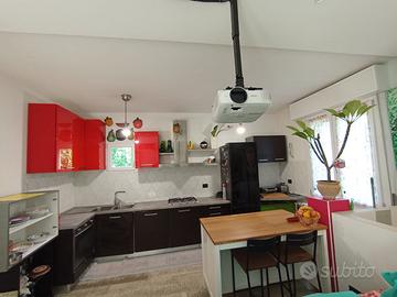 CUCINA BELLA MA USATA DA SISTEMARE