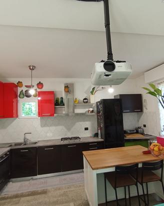 CUCINA BELLA MA USATA DA SISTEMARE