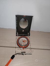 Bussola e moschettoni