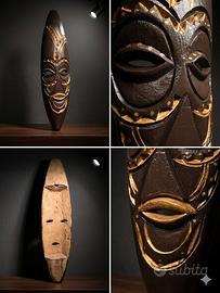 Maschera Africana in Legno Intagliata e Dipinta -