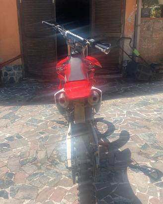 Honda CRF 250R - 32 ore totali - Condizioni Ecc.