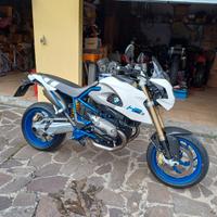 BMW HP2 1200 megamoto 