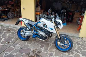 BMW HP2 1200 megamoto 
