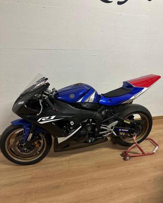 Yamaha YZF R1 RACING