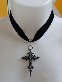 girocollo con croce Gotica in metallo 